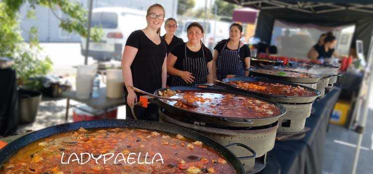Ladypaella-team-spanish-catering